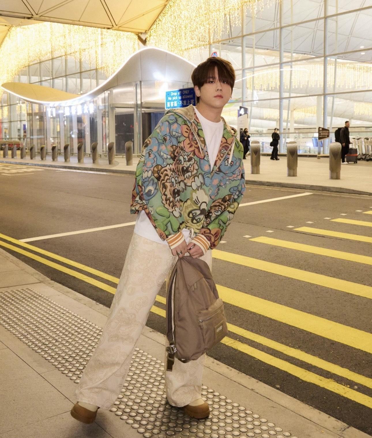 姜濤飛巴黎出席時裝周。