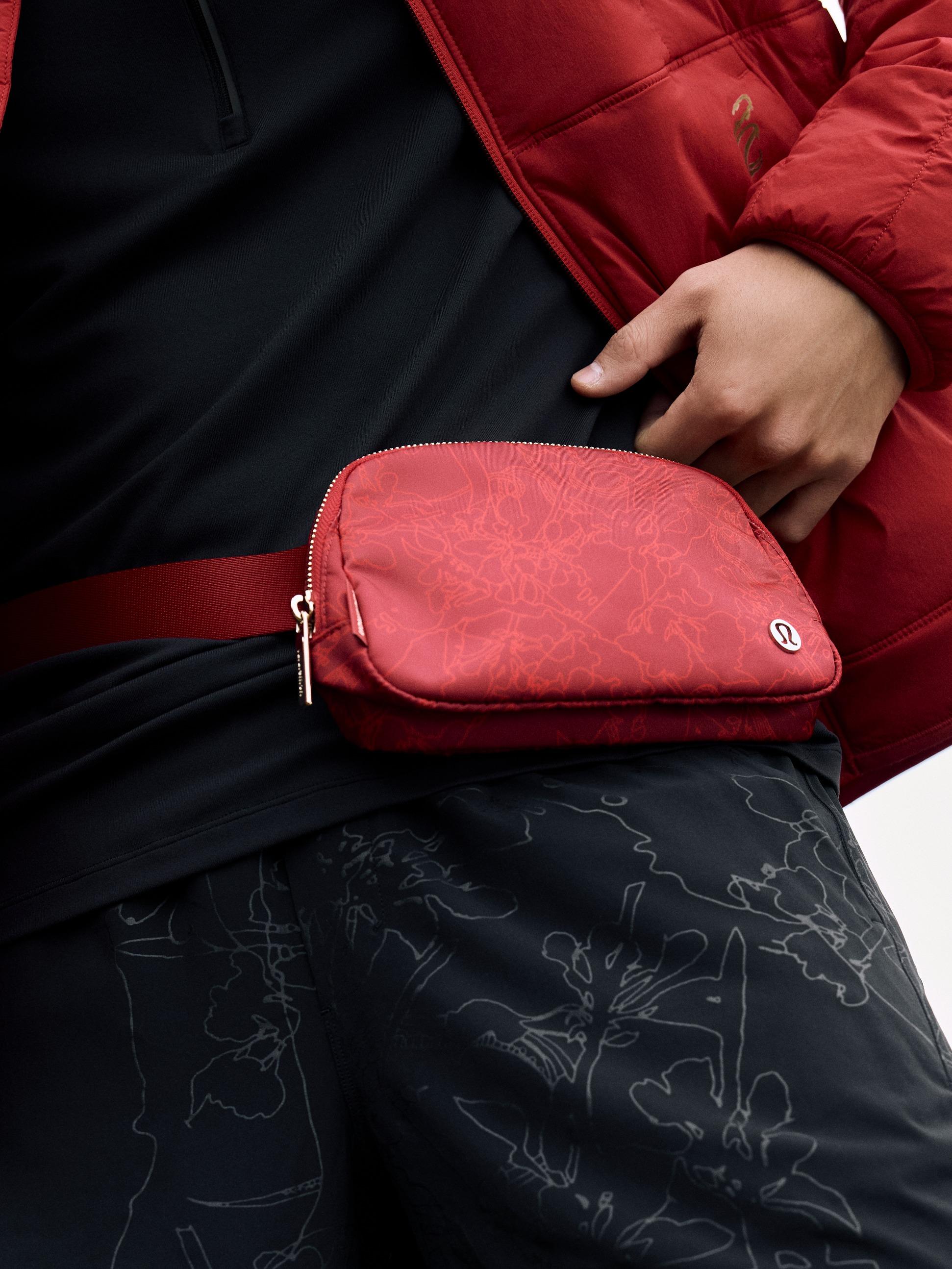 蛇年新年穿搭|lululemon Everywhere 腰包 1L $420