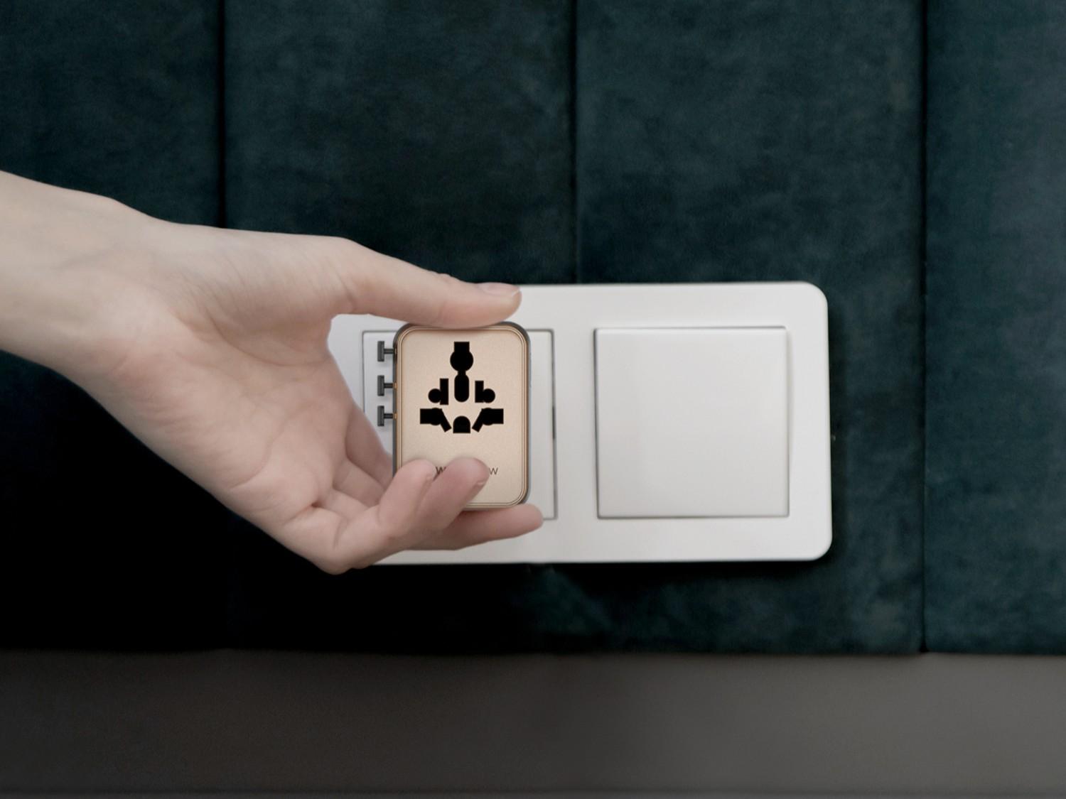 1-World² 100W雙AC四USBGaN全球轉換插座體積比上代細30%,更加便攜。