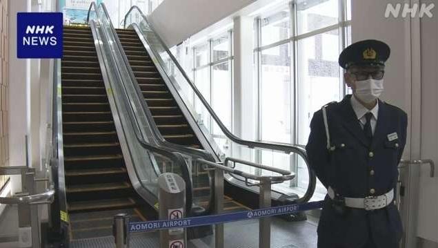 青森機場客運大樓扶手電梯停止運作。(互聯網)
