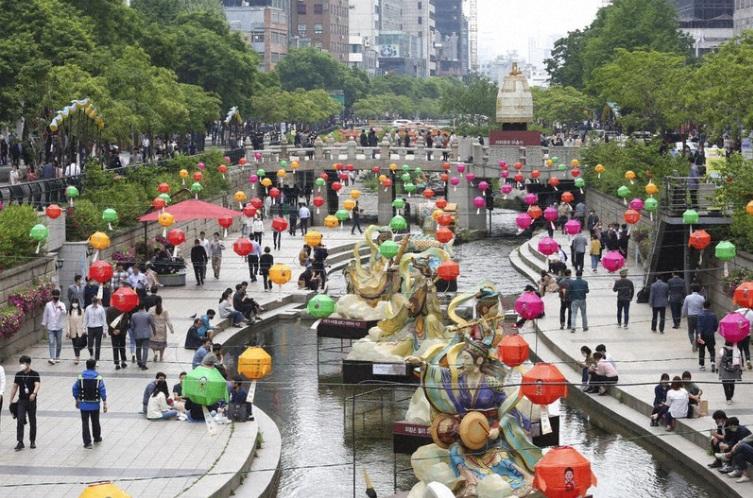 南韓政府周二(14日)通過將農曆新年長假前的1月27日定為臨時法定假期,今年新年長假將達6天,呼籲民眾多留在國內旅遊、振興內需。(資料圖片)