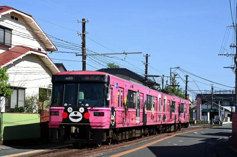 熊本熊塗裝的熊本電氣鐵道列車。(互聯網)