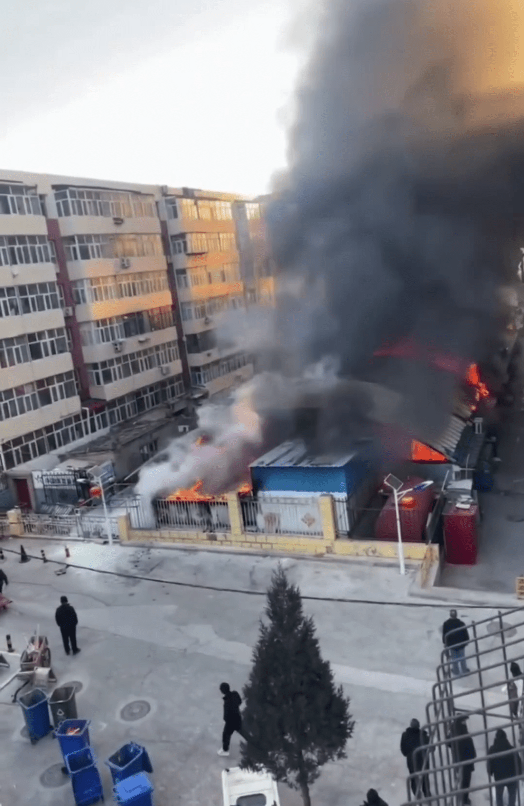 河北張家口菜市場火災,造死8死15傷(微博圖片)