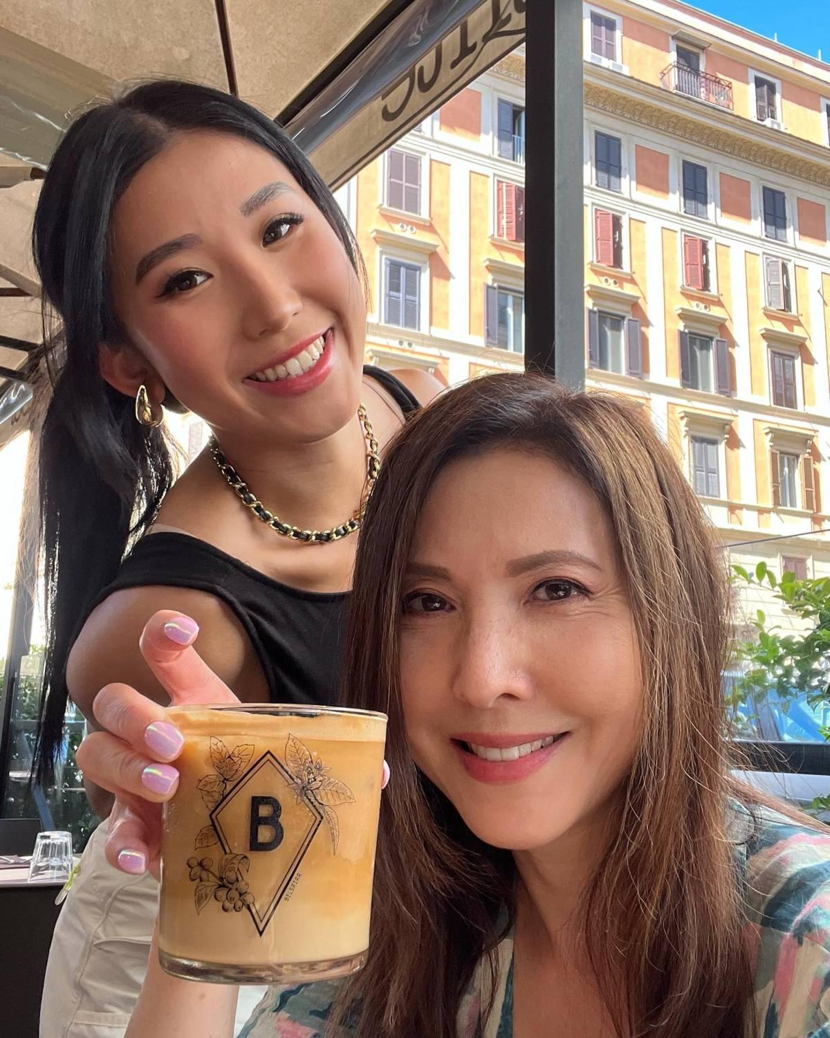 Natalie表示媽咪是她的偶像。