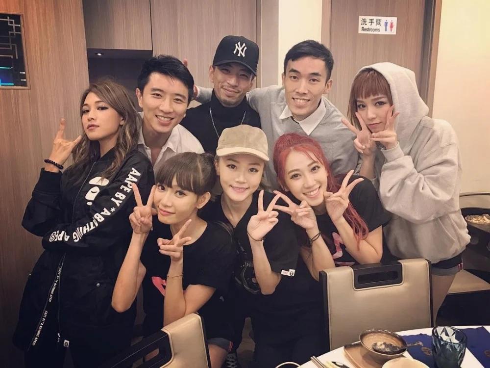 陳考威曾與Super Girls在音樂上合作無間。