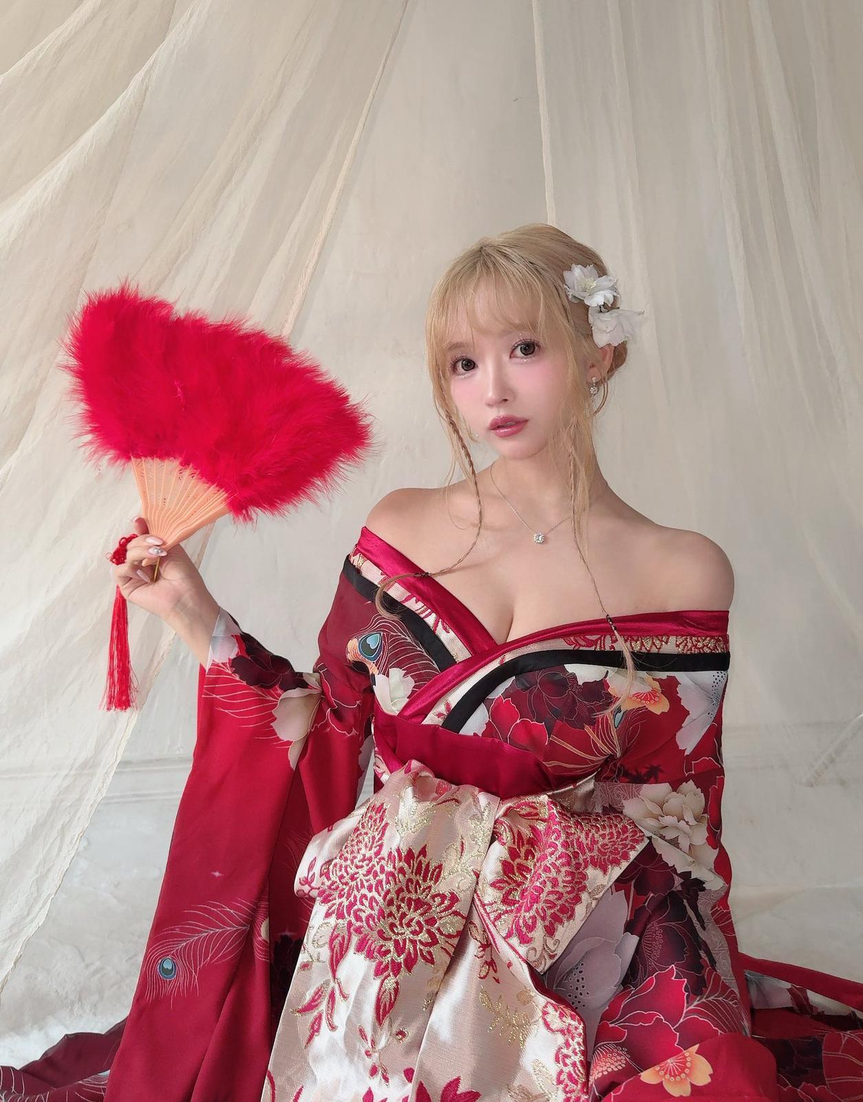 性感女神三上悠亞以新look賀年。