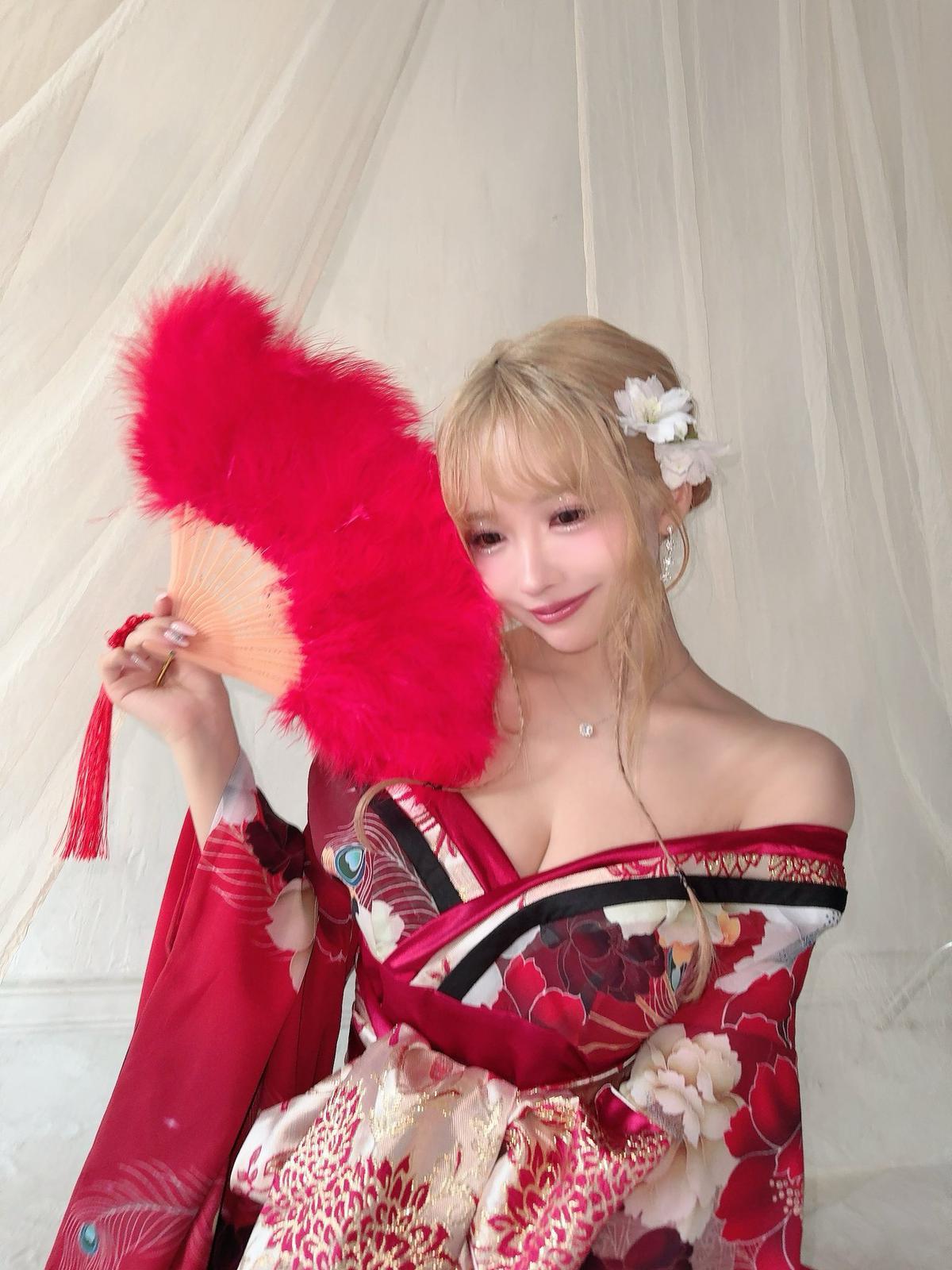 性感女神三上悠亞以新look賀年。