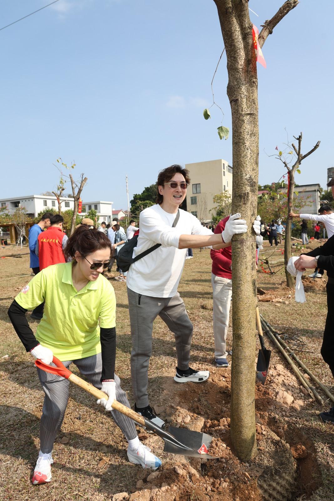胡渭康任召集人的「康樂同行」義工團,早前到廣州南沙區展開「行義多面睇」大灣區義工服務。