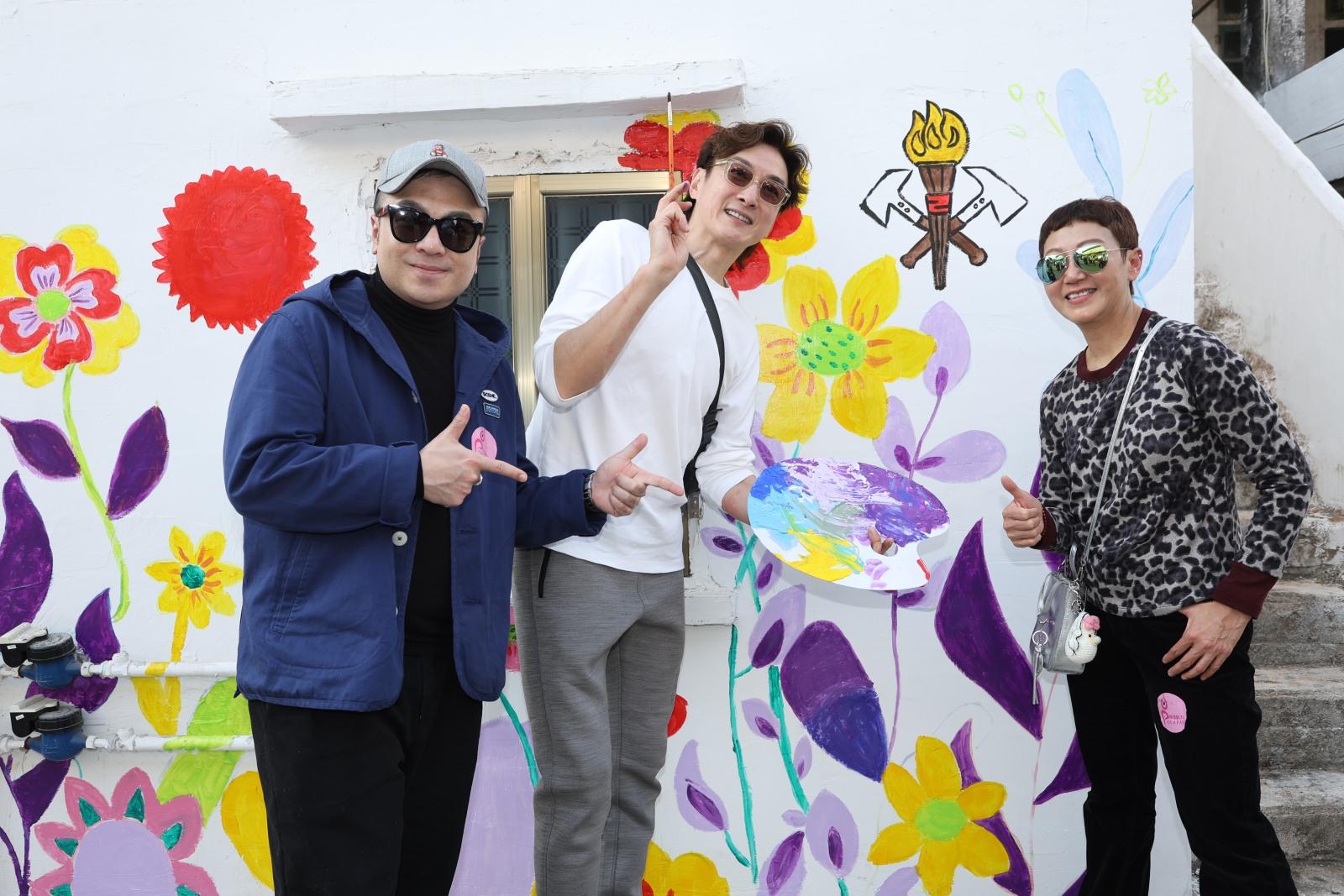 胡渭康今次邀好友文佩玲參與大灣區義工服務交流團。