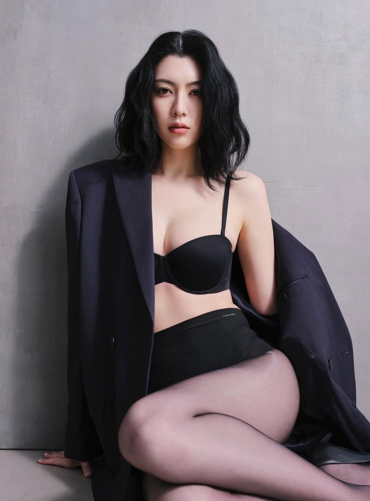 三吉彩花今日分享一輯Calvin Klein性感寫真。