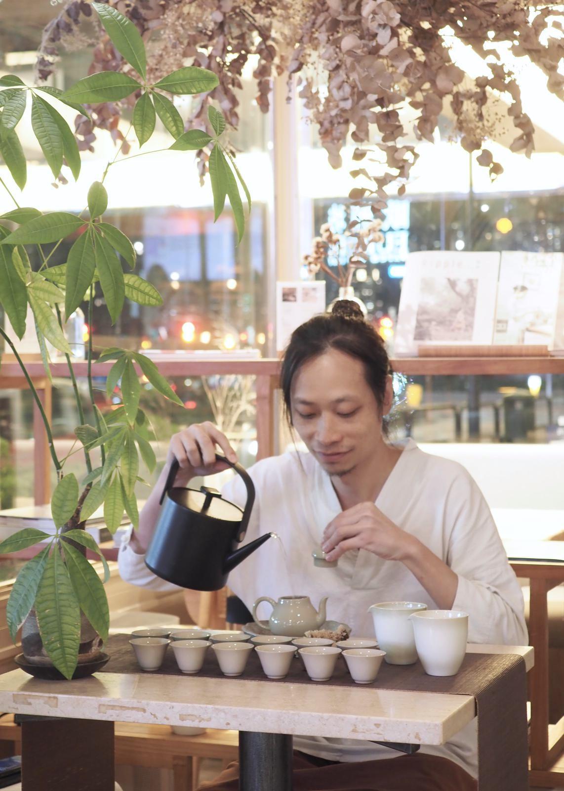 「香港茶葉研製所」、「人在草木」茶藝師Season會在茶會上說茶奉茶。