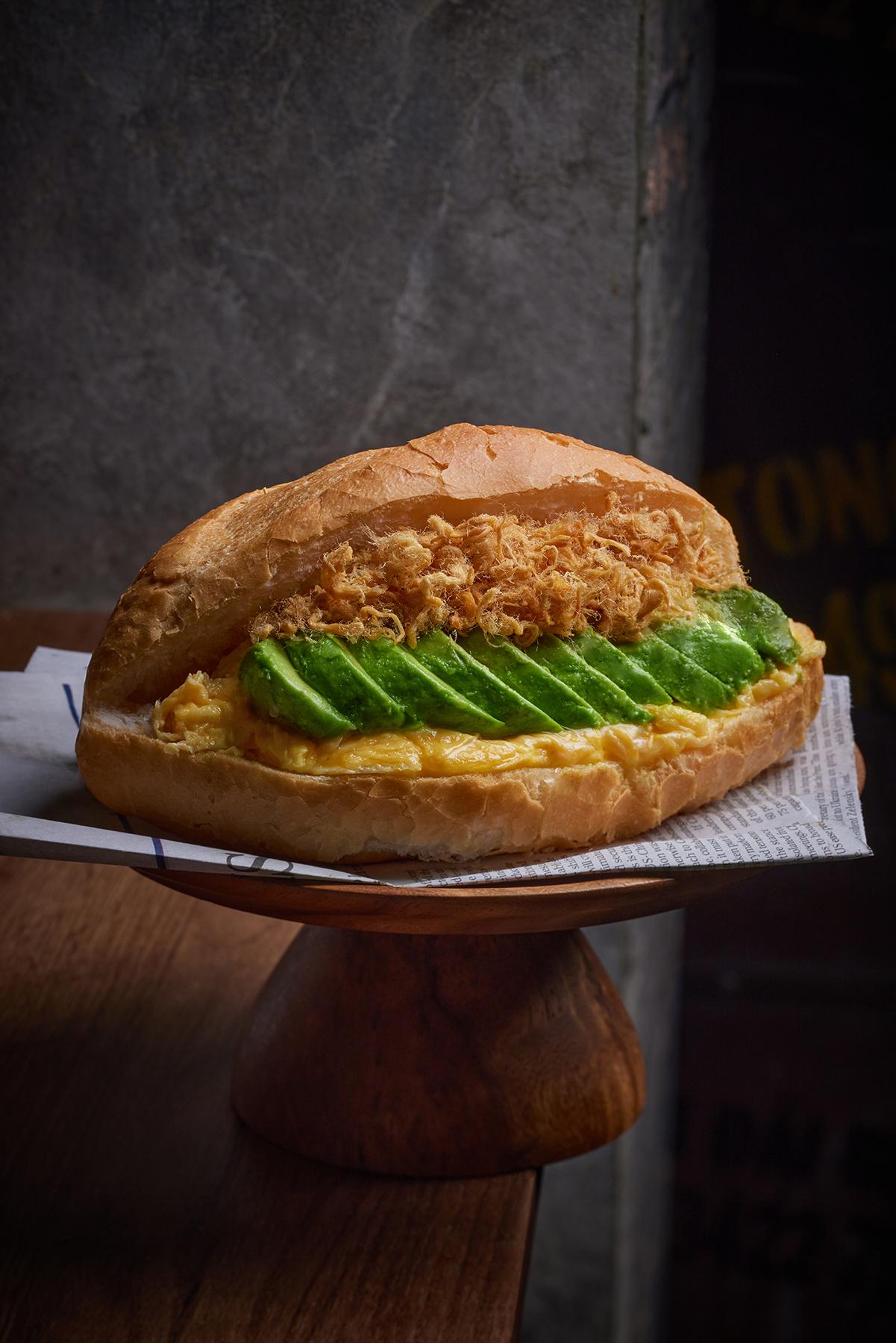 品味牛油果炒蛋$70(早餐套餐半份連飲品$50)牛油果配滑嫩炒蛋及雞肉鬆,營養美味。