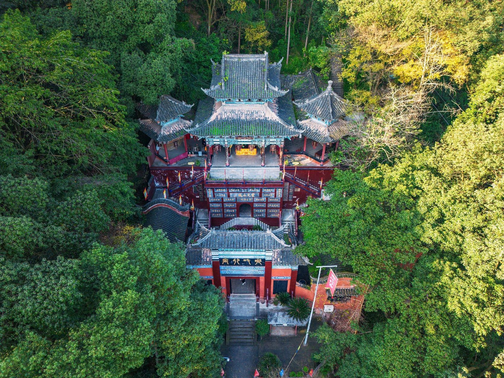 哪吒行宮坐落於宜賓翠屏山腰,於1991年重建,占地約2,000平方米,由山門、太子殿、哪吒洞組成。(圖片來源:視覺中國)