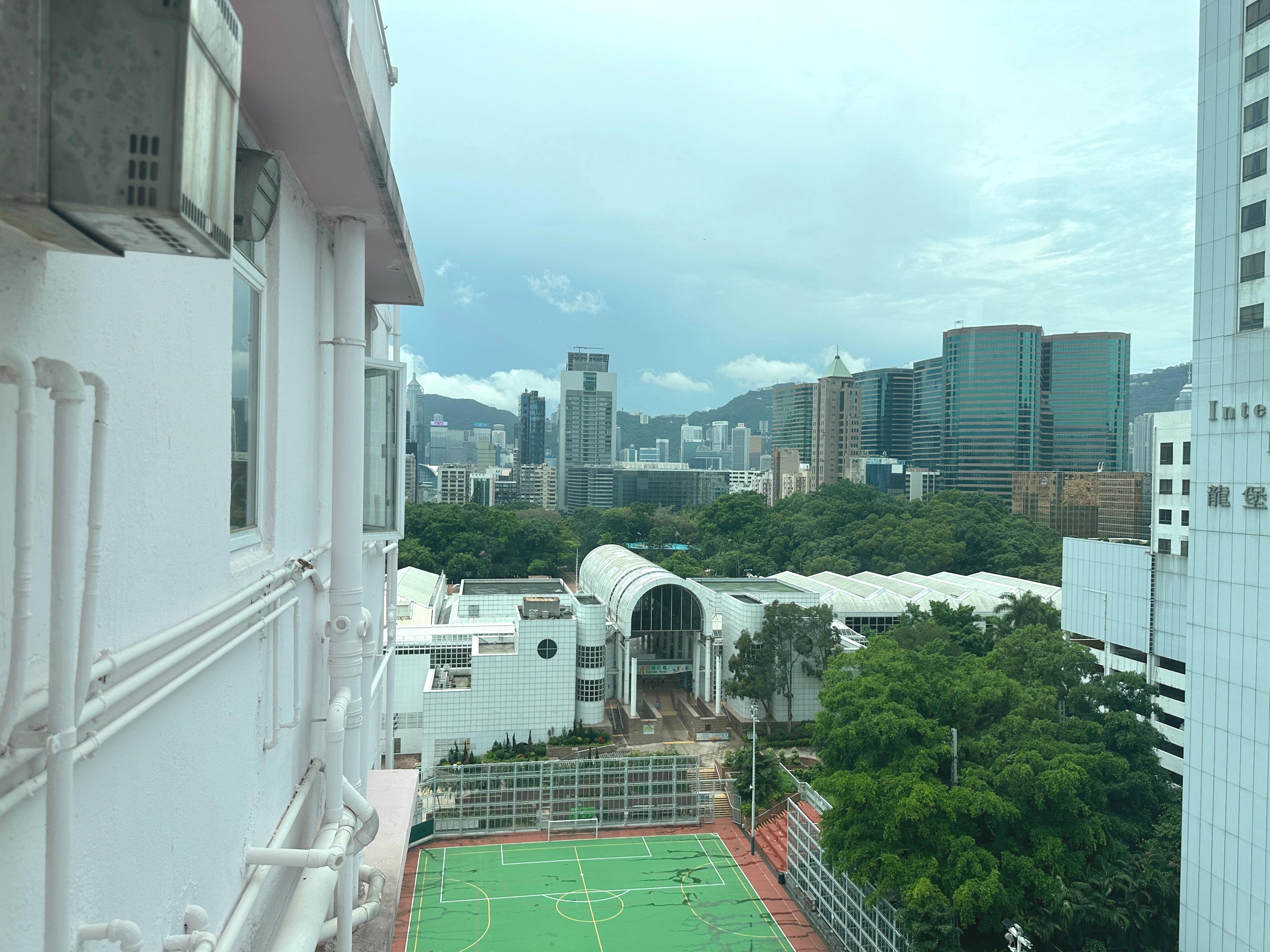 單位部分窗戶望向九龍公園,景觀開揚。