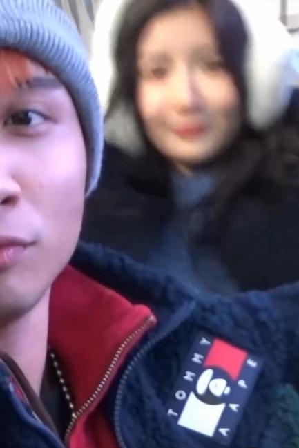 Jessica與Billy Choi遊日態度非常親暱。