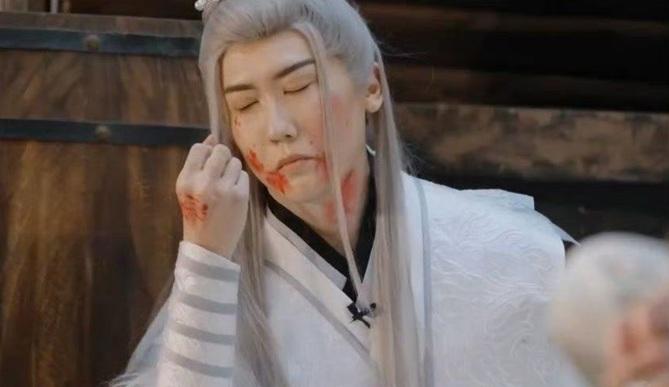 劉梓晨在節目中扮演蛇妖。