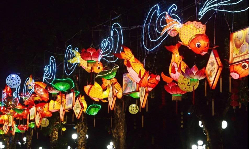 新會魚燈日間和晚間看同樣具有的風采,隨意拍都很好看(圖片來源:江門發布)