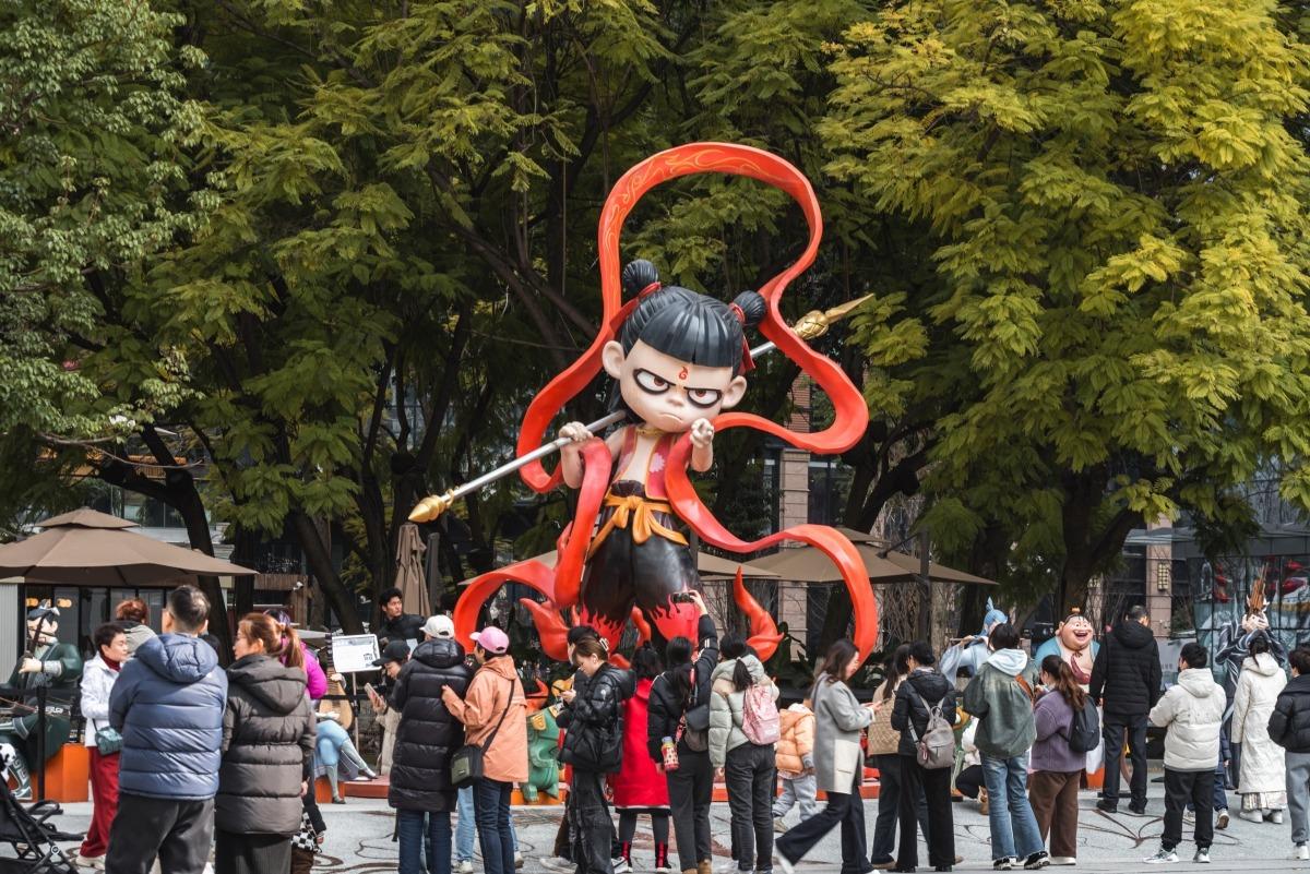 豎立在成都金融城的哪吒雕塑十分搶眼。(圖片來源:視覺中國)