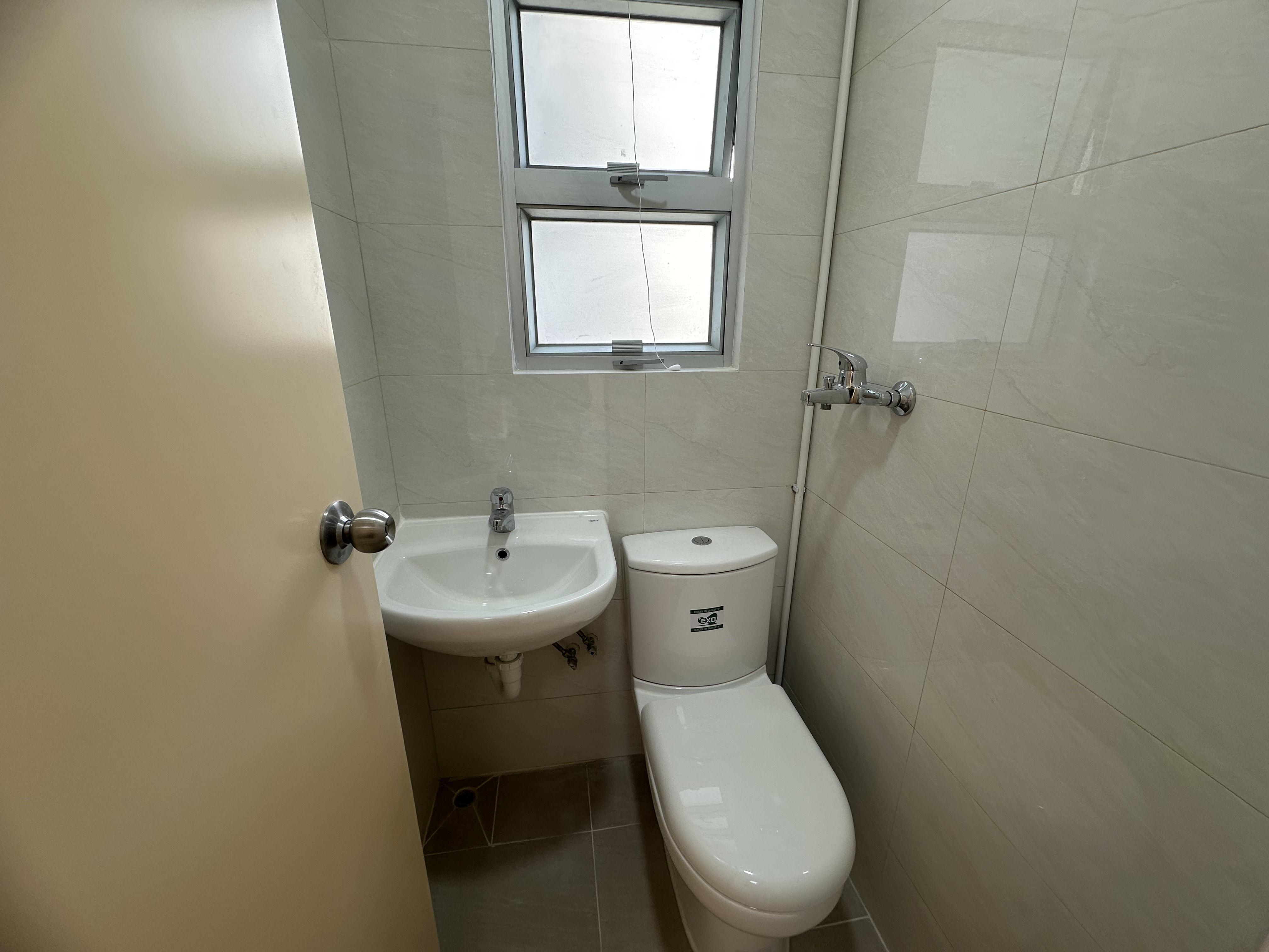 浴室面積略細小,但屬明廁。