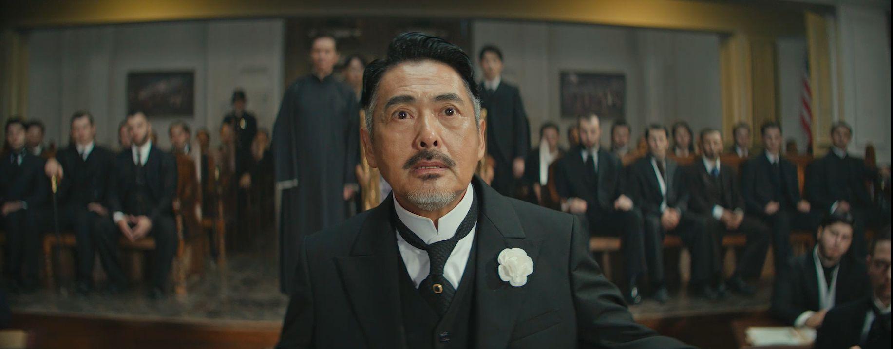 發哥在《唐探1900》有段聽證會的發言,全英語對白。