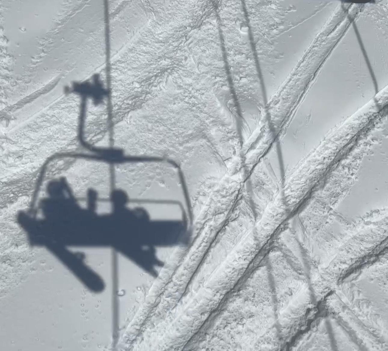 二人到日本雪地玩雪,相當恩愛。