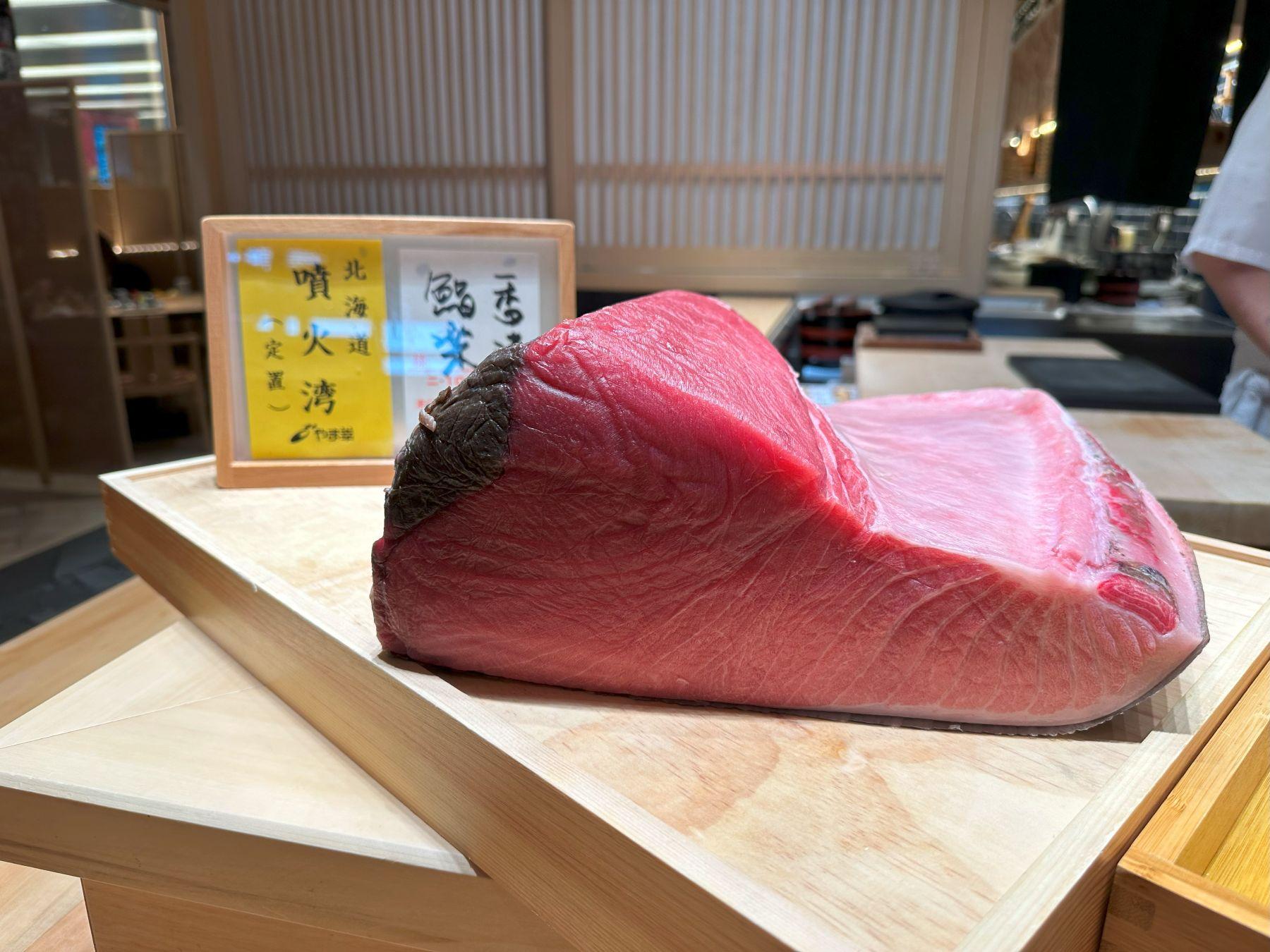 冰鮮藍鰭吞拿由日本豊洲頂級供應商「山幸集團」提供,每日直接空運到舖。