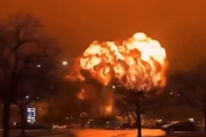 美國費城小型飛機墜毀,最少造成6人死亡(X截圖)