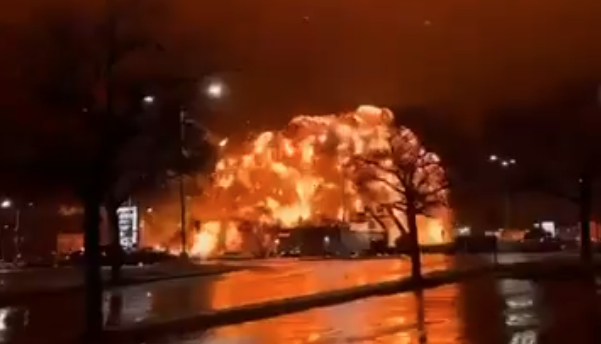 美國費城小型飛機墜毀,最少造成6人死亡(X截圖)