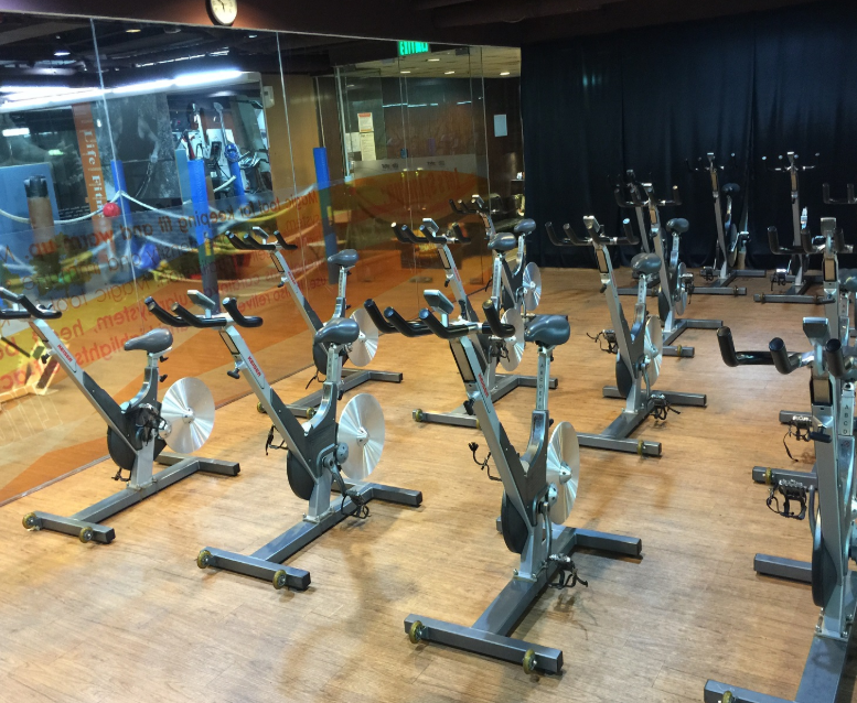 博藝會佔地超過25萬平方呎,設施包括室內恆溫泳池、羽毛球場、網球場、單車室、健身室、水療美容中心,以及可容納33席的三個宴會廳。(官網圖片)