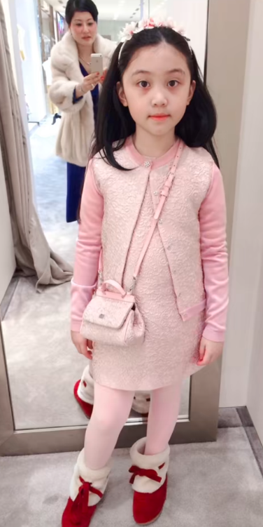 蔡天鳳媽媽亦公開數十張照片,分享幼女成長過程,當中有很多母女合照,再配上《明天會更好》的歌曲。(蔡天鳳媽媽@抖音)