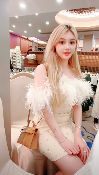 蔡天鳳媽媽亦公開數十張照片,分享幼女成長過程,當中有很多母女合照,再配上《明天會更好》的歌曲。(蔡天鳳媽媽@抖音)