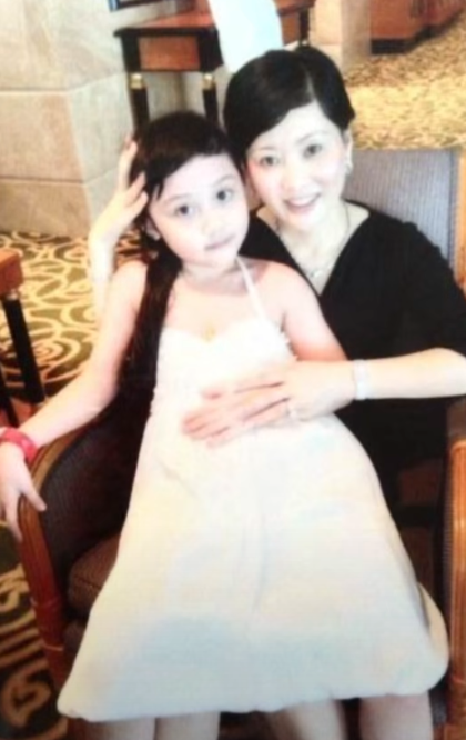 蔡天鳳媽媽亦公開數十張照片,分享幼女成長過程,當中有很多母女合照,再配上《明天會更好》的歌曲。(蔡天鳳媽媽@抖音)