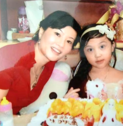 蔡天鳳媽媽亦公開數十張照片,分享幼女成長過程,當中有很多母女合照,再配上《明天會更好》的歌曲。(蔡天鳳媽媽@抖音)