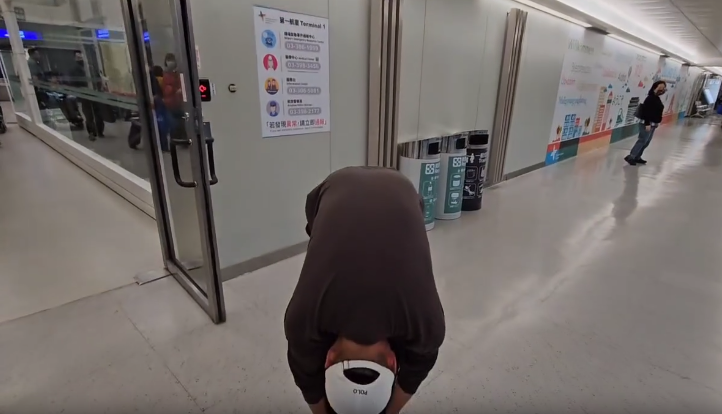 汪小菲雙眼紅腫抵達台灣。