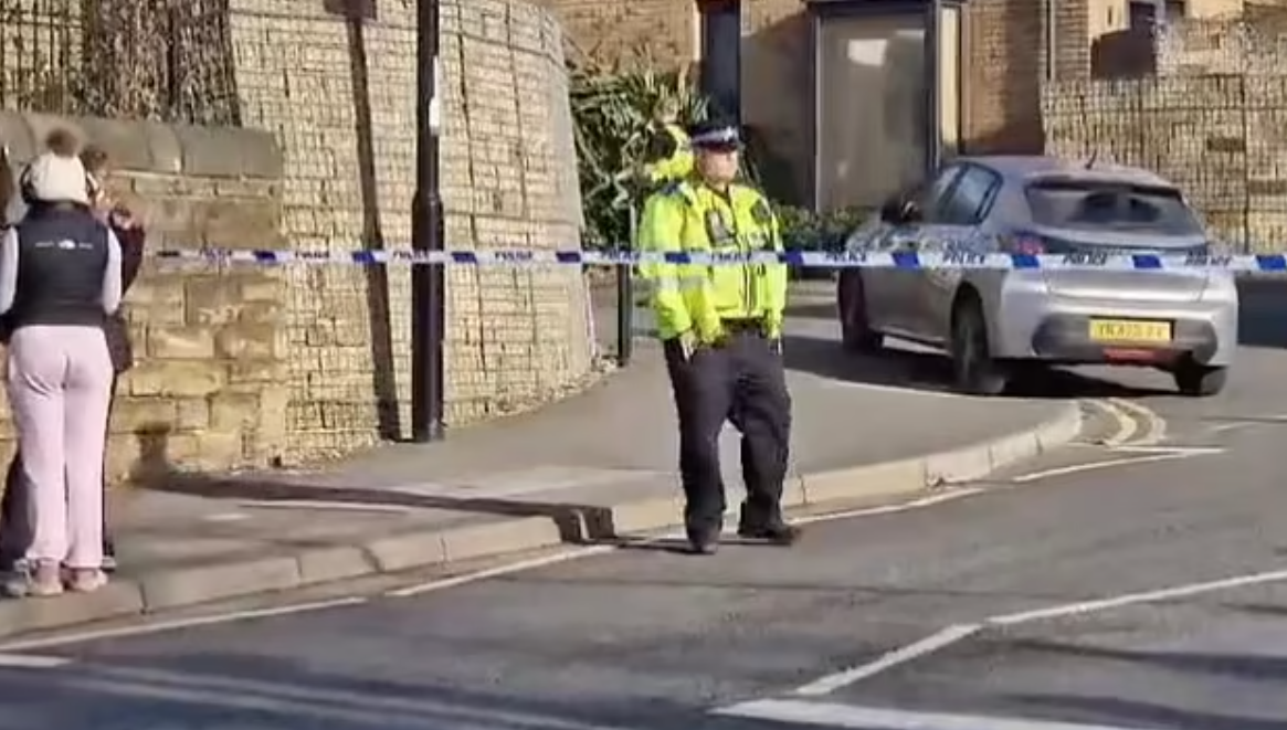 案發後校園一度封鎖。(互聯網)