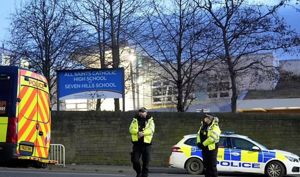 案發後校園一度封鎖。(互聯網)