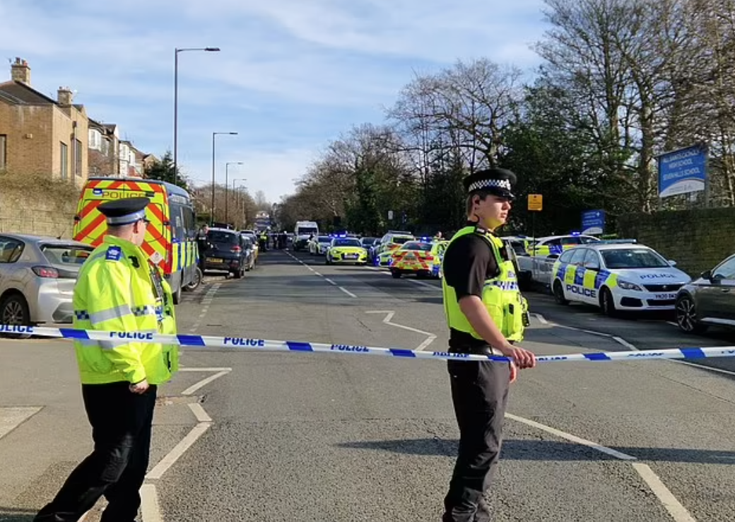 案發後校園一度封鎖。(互聯網)