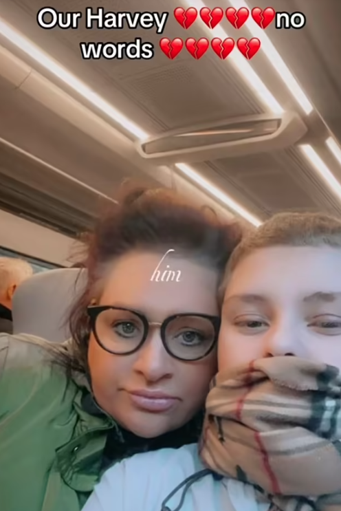 Willgoose生前跟母親合照。(互聯網)