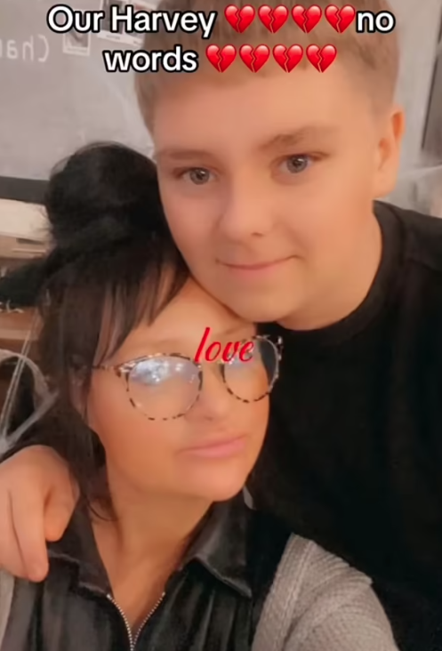 Willgoose生前跟母親合照。(互聯網)