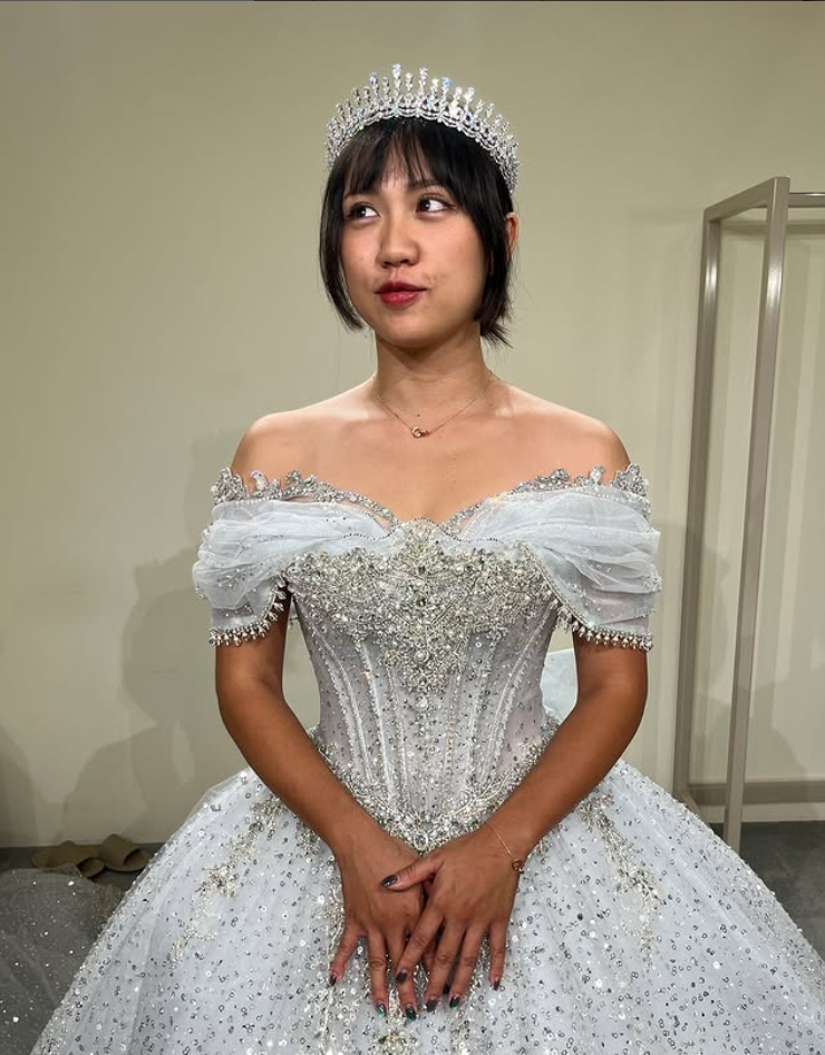 高雄市刑大偵查佐蔡玉貝有「飛天小女警」之稱,因亮麗外型在網上人氣頗高。(ig)