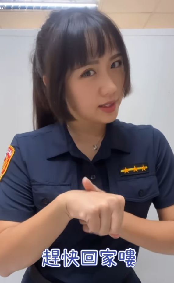高雄市刑大偵查佐蔡玉貝有「飛天小女警」之稱,因亮麗外型在網上人氣頗高。(ig)