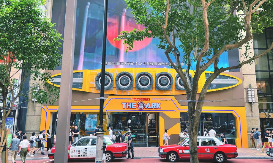 全球首間以變形金剛為主題餐廳、2023年開業的「Transformers The ARK」宣布2月8日搬遷在銅鑼灣唯一分店(網上圖片)