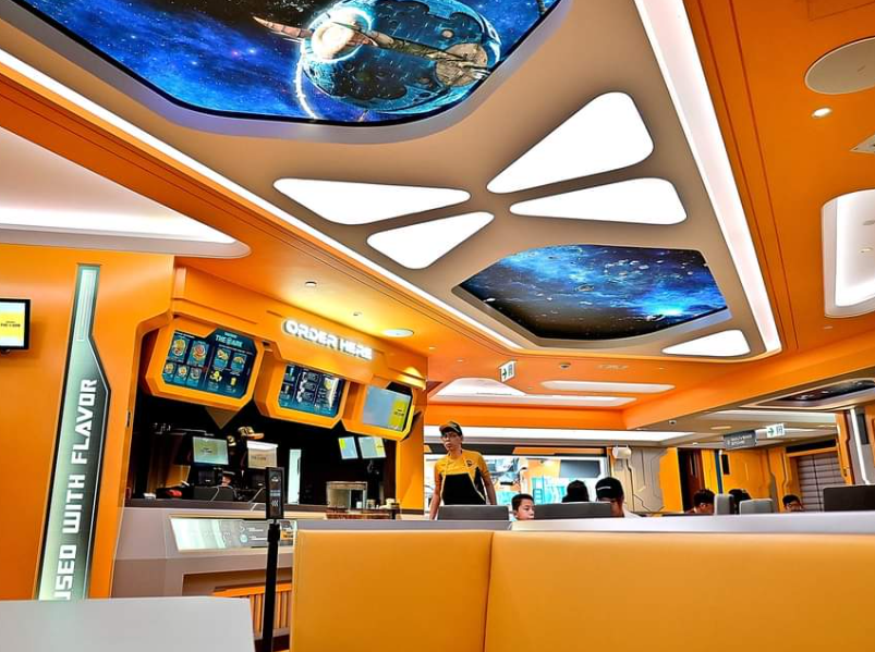 全球首間以變形金剛為主題餐廳、2023年開業的「Transformers The ARK」宣布2月8日搬遷在銅鑼灣唯一分店(網上圖片)