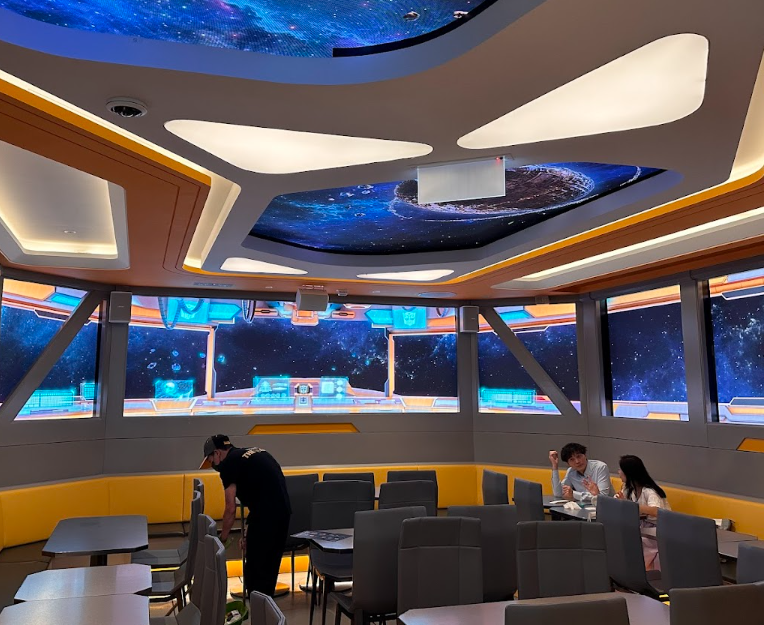 全球首間以變形金剛為主題餐廳、2023年開業的「Transformers The ARK」宣布2月8日搬遷在銅鑼灣唯一分店(網上圖片)