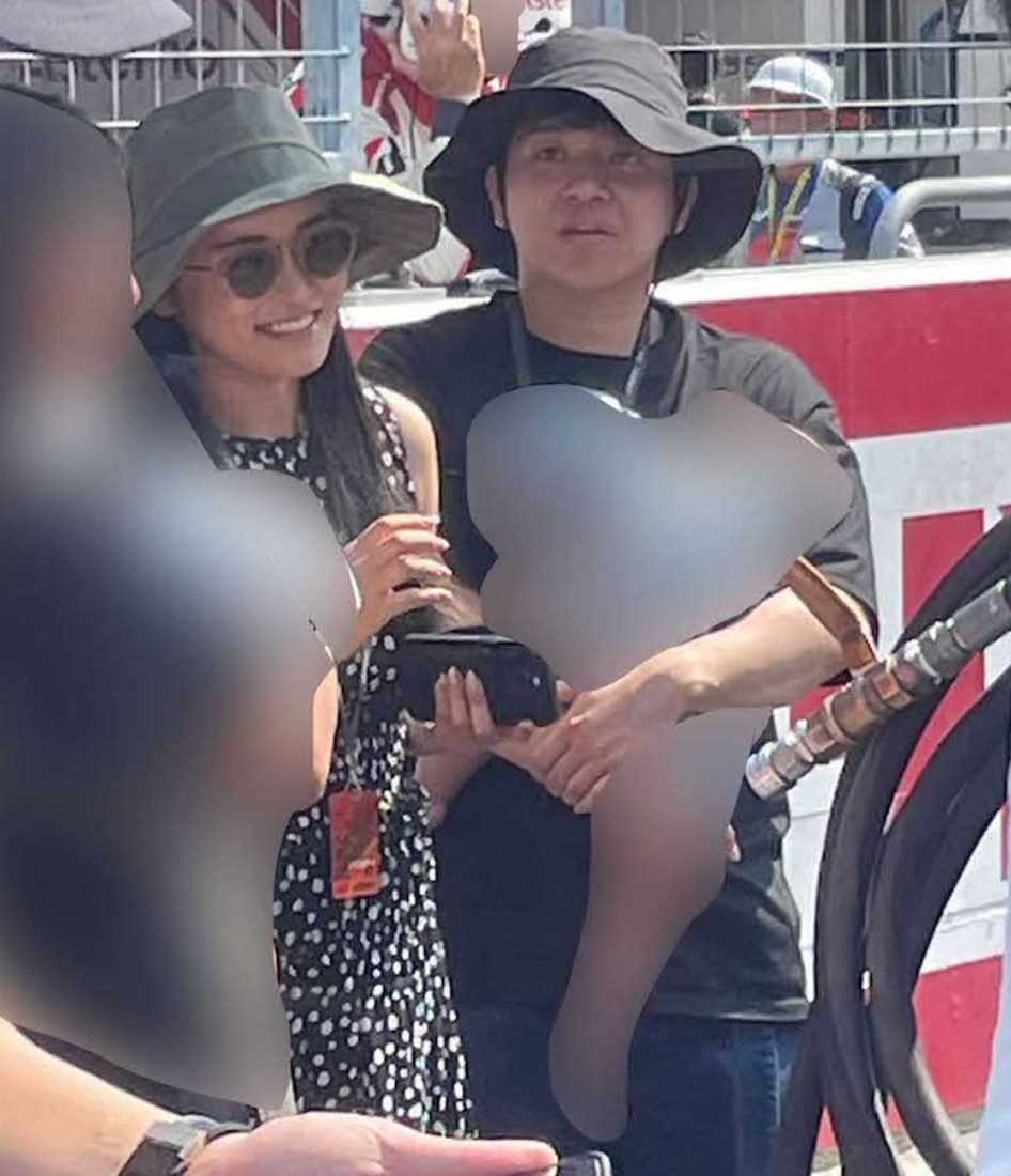 小島瑠璃子當時一家三口狀甚幸福。