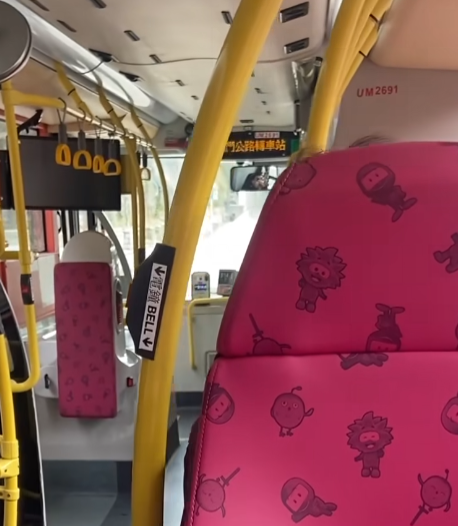 屯門公路一架九巴車長疑不滿有乘客講電話聲浪太大,把車停泊路邊,開廣播怒罵「繼續講啦!唔緊要架!我大把時間」。(文人多說話FB)