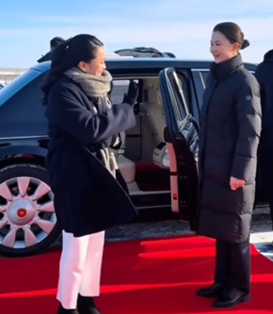 佩通坦亦發布影片,可見她離開中國前特意向嚴月霞致謝,稱期望未來再見(影片截圖)