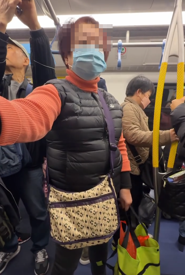 一名港女近日指完成全身麻醉手術後一日,乘搭港鐵回家時坐在優先座休息,豈料一位老婦竟當面要求她起身讓位,雖然事主拒絕後解釋身體不適,惟被對方責罵不符關愛座資格,怒批「不知羞恥」(Threads)
