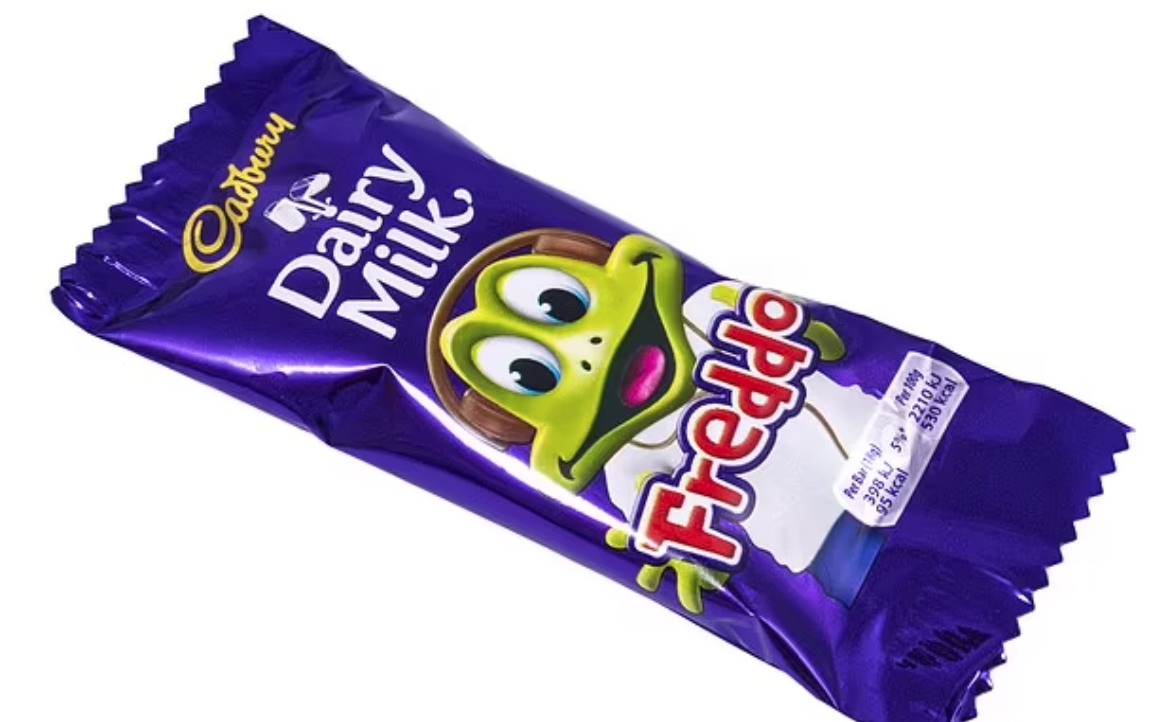 有商店把Freddo加價至1英鎊,成為網民抨擊財相的「武器」。(互聯網)