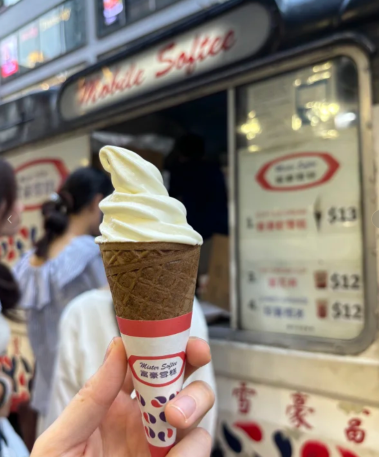 「富豪雪糕車」成為不少香港人的集體回憶,近年亦成為內地旅客訪港必到打卡地。(小紅書)